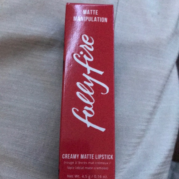 Lipstick - Picture 1 of 6